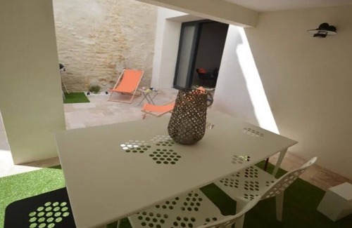 Le Bois-Plage-en-Re House | Elegant Chai Rhétais fully restored in the heart of the village