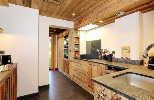 La Perriere Ski Chalet | Elegant Chalet in La Tania with Fireplace, Sauna, Pool Table, and South-Facing Terrace