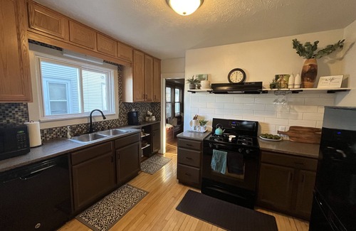 West Allis Apartment | Elegant charm!