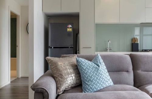 Melbourne Apartment | ◤Elegant City Fringe Condo w Pool & FREE Parking◢