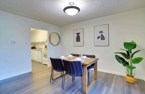 Crystal City Apartment | Elegant & Comfy Apt For Travelers