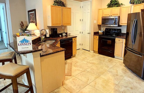 Loughman Condo | Elegant Condo w/Pool View Balcony Resort Pool & Gym. Near Disney/Shops