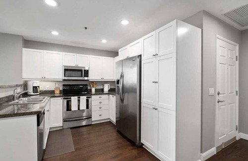 East Village Condo | Elegant Condo with Incredible Ballpark Views