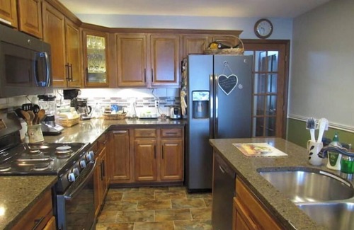 Perry House | Elegant Country Home, Hot tub, fishing pond, ping pong