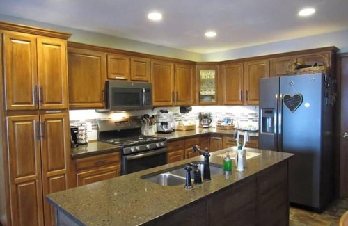 Perry House | Elegant Country Home, Hot tub, fishing pond, ping pong