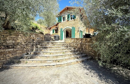 Dolceacqua Cottage | Elegant Country house in an exposed hill-site