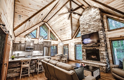 Broken Bow Cabin | Elegant Couples Cabin, Magnolia Design, 5-Star Amenities