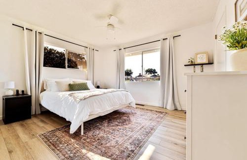 Porterville House | Elegant Cozy 3 Bedroom with Large Backyard & Den