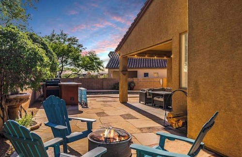 Rancho Vistoso House | Elegant desert getaway. 4 bedroom 2.5 bath. Sleeps 8. Heated pool. Outdoor BBQ.