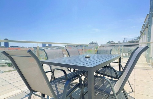 Landstrasse Apartment | Elegant Duplex Danube Canal