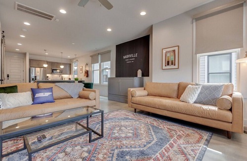 Greenwood House | Elegant East Nashville Townhouse Retreat