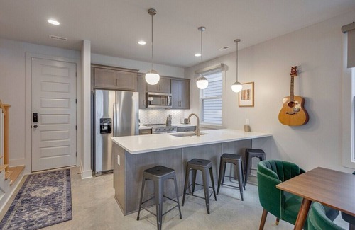 Greenwood House | Elegant East Nashville Townhouse Retreat