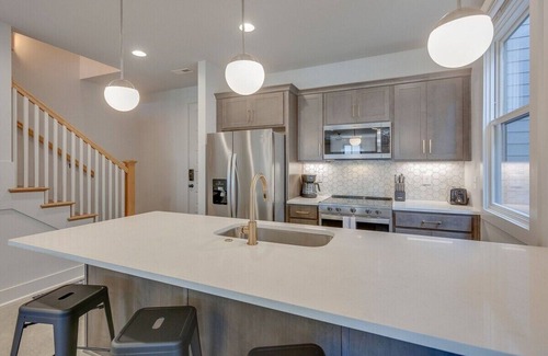 Greenwood House | Elegant East Nashville Townhouse Retreat