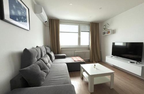 Podunajske Biskupice Apartment | Elegant Escape apartment III - free parking, easy access to City Center