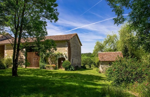 Saint-Martin-de-Gurson House | Elegant Holiday Home in Dordogne Vineyard