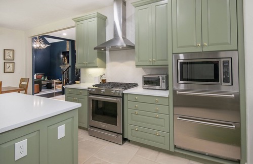 Cordillera House | Elegant Getaway | Hot Tub, Gourmet Kitchen | 20 Mins to Vail