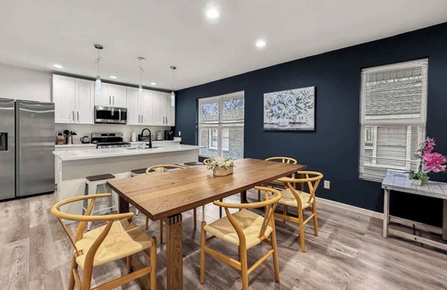 Kessler House | Elegant Home 3BD | Sleeps 12 | Free Parking
