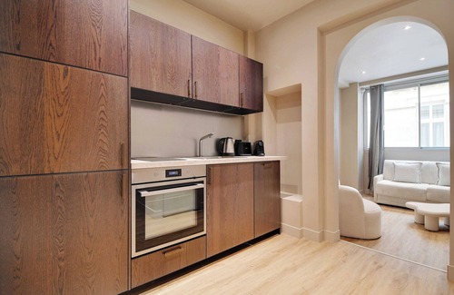 Saint-Merri Apartment | Elegant Home - 5BD/12P - Heart of 'Le Marais'