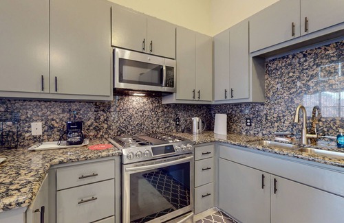 Willow Meadows/Willowbend Area House | Elegant home close to NRG Stadium, Downtown Houston, & The Medical Center