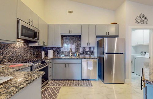 Willow Meadows/Willowbend Area House | Elegant home close to NRG Stadium, Downtown Houston, & The Medical Center