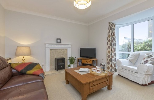 Belfast Apartment | ELEGANT HOME FROM HOME Ground floor Apt & Parking 2 Mins walk from Restaurants