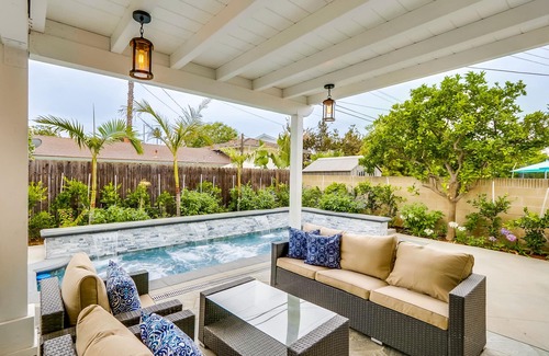 Orange House | Elegant Home w/Lrg Jacuzzi & 3 King EnSuites