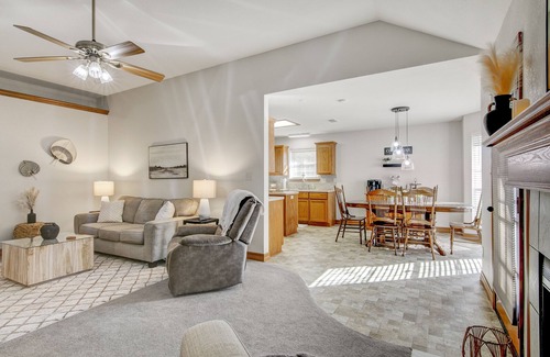 Voth House | Elegant Home with Amazing back patio. 3br/2bth - sleeps 8.
