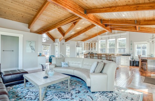 Cape Meares House | Elegant home with sauna, private hot tub & ocean views - accessible by elevator
