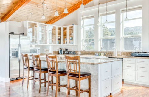 Cape Meares House | Elegant home with sauna, private hot tub & ocean views - accessible by elevator
