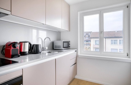 Horgen District Apartment | Elegant Horgen 3 Room w/Storage, 5 min to Market, by Blueground