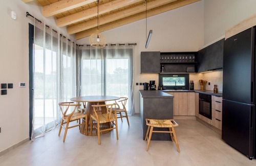 Schinias Villa | Elegant house with Private Pool