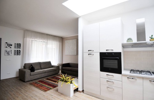 Appio Latino Apartment | Elegant house with veranda - in the center of Rome, a stone's throw from S. Giovanni