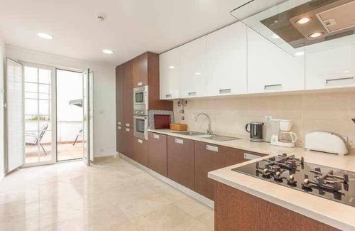 Alfama Apartment | Elegant in Alfama with Terrace and FREE parking.