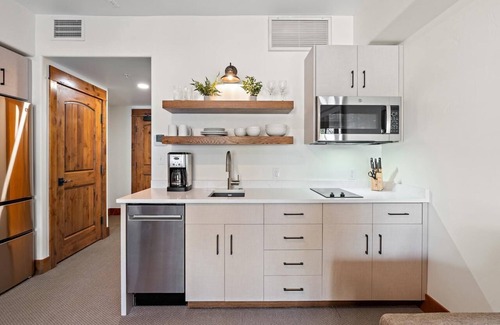 Tamarack Apartment | Elegant King Studio | Pet friendly