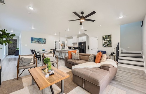 Grand Prairie House | Elegant Lakecrest Retreat in Grand Prairie, TX
