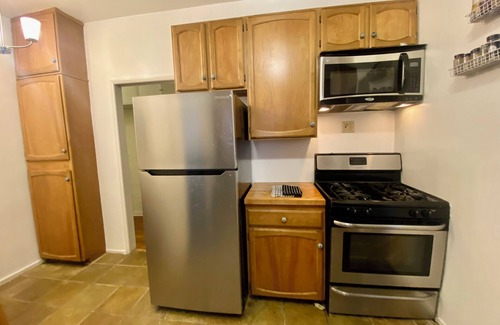 La Brea Apartment | Elegant, Large, Parking, Central Location, Walk to The Grove, BH, Fairfax, Parks