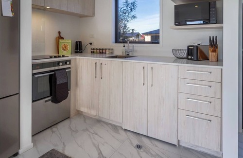 Upper Riccarton House | Elegant Living by Middleton Park, Fully Equipped