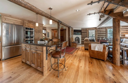Moose Wilson Road House | Elegant log home offers the best of contemporary and classic