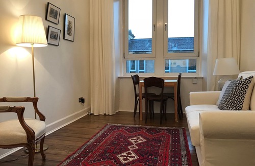Dalry Apartment | Elegant Modern 1BR Near Center, Trains - 5mn walk