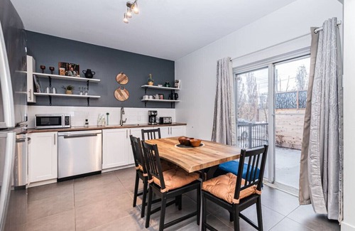 Mercier-Hochelaga-Maisonneuve Apartment | Elegant & Modern 4-Bedroom Retreat in Mercier-Hochelaga | Comfort & Convenience