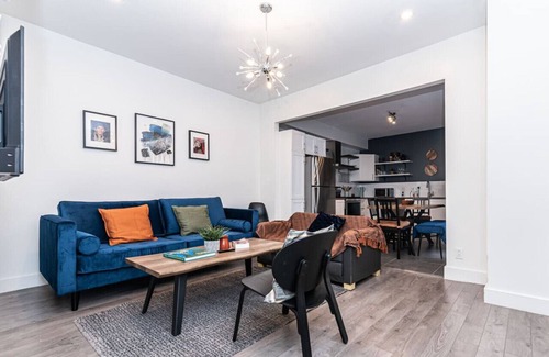 Mercier-Hochelaga-Maisonneuve Apartment | Elegant & Modern 4-Bedroom Retreat in Mercier-Hochelaga | Comfort & Convenience