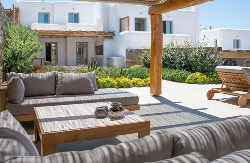 Tourlos Villa | Elegant Mykonos Villa | Villa Rowena | 4 Bedrooms | Breathtaking Sea Views |.