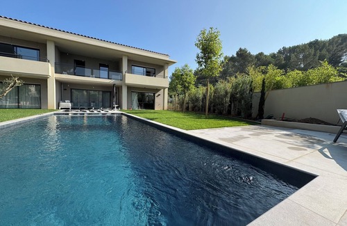 Nord Apartment | Elegant new 250 m² duplex with garden, swimming pool and spa, a stone's throw from the center of town