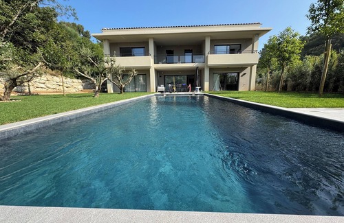Nord Apartment | Elegant new 250 m² duplex with garden, swimming pool and spa, a stone's throw from the center of town