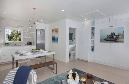 Ocean Park Apartment | Elegant Ocean View Studio in Prime Santa Monica Location