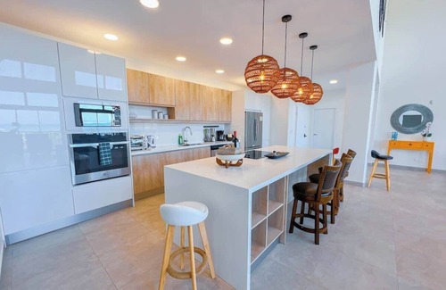 Barrio Santa Lucia Condo | Elegant Oceanview Penthouse - Steps from Jaco Beach & Nightlife