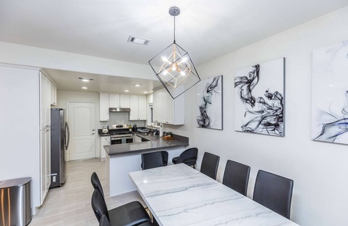 East Pasadena Apartment | Elegant Pasadena Retreat Prime Comfort Awaits