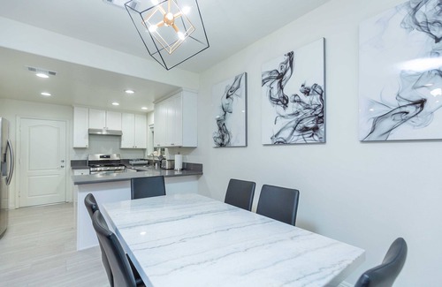 East Pasadena Apartment | Elegant Pasadena Retreat Prime Comfort Awaits