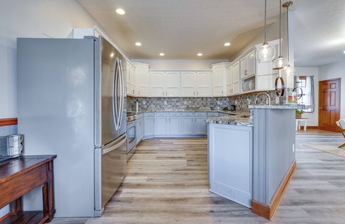 Pataskala House | Elegant Pataskala Home w/Hot Tub & Fire Pit!