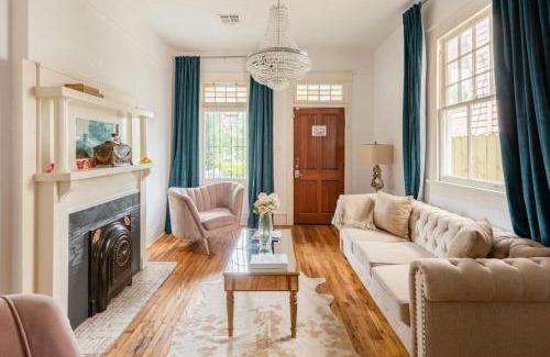 New Orleans House | Elegant Renovated House With Relaxing Courtyard